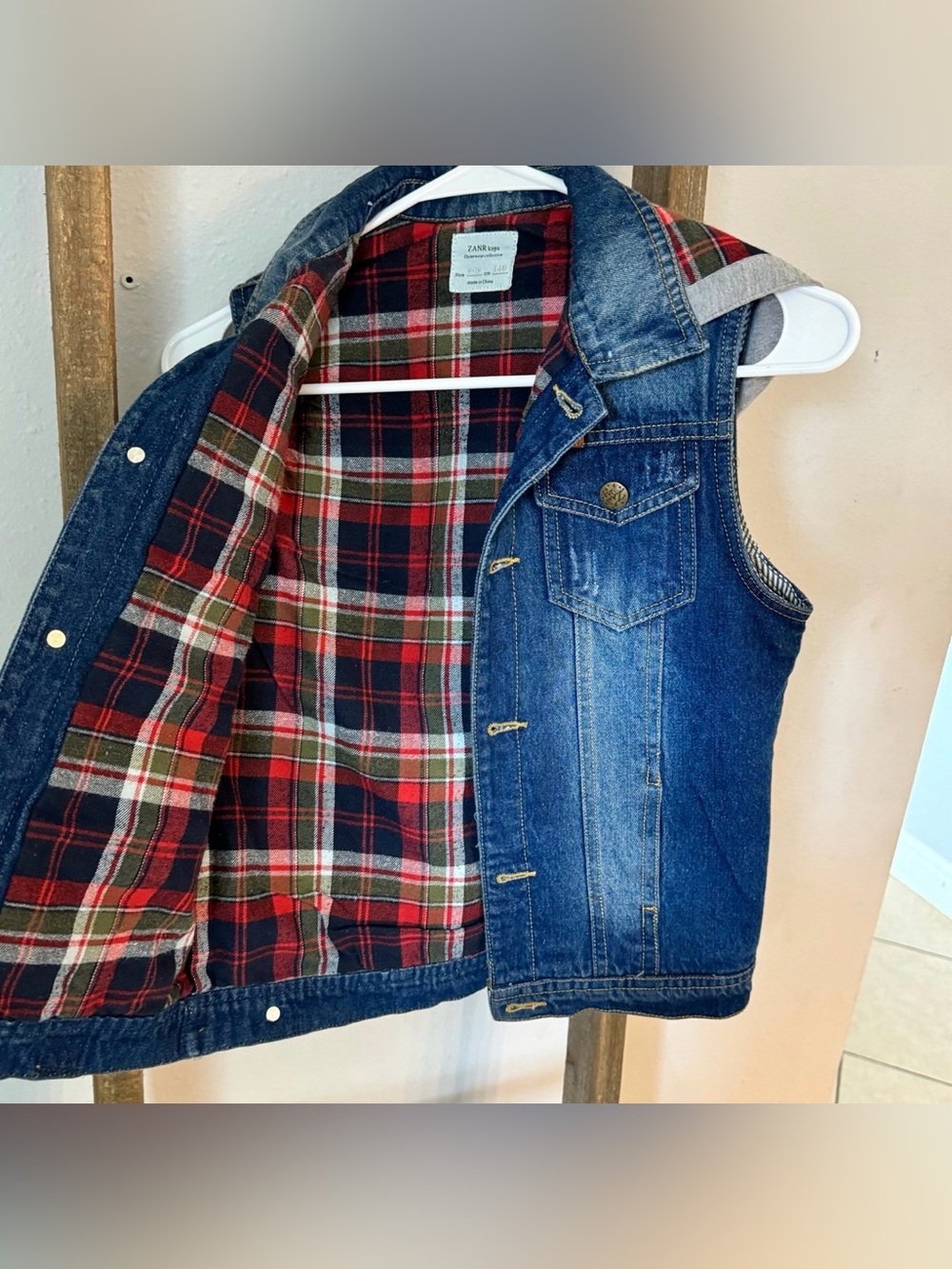 Zanr outerwear collection
Like new kids button Up  
hooded sleeveless denim jean